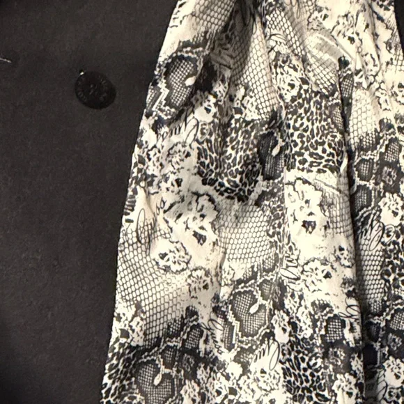 GUESS Black Charcoal Double-Breasted Belted Trench Coat - Picture 4 of 8